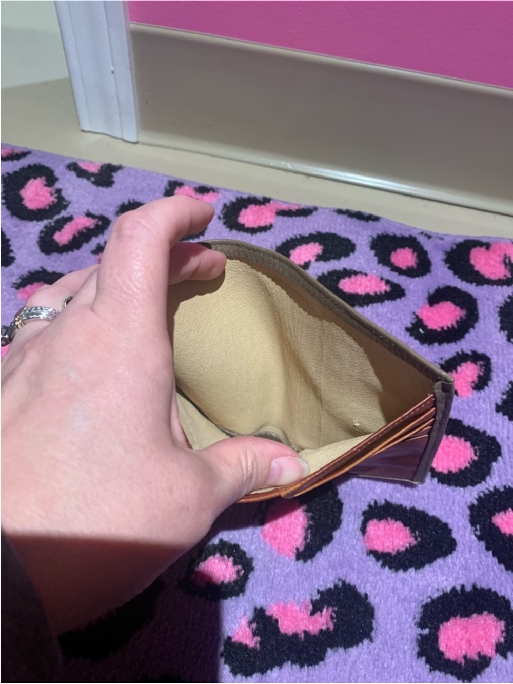 Dooney & Bourke Teton Taupe Leather Wallet with Black Panel & Kisslock GUC - Picture 14 of 14